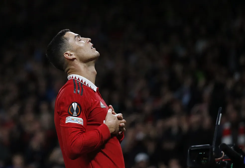 Manchester United e Cristiano Ronaldo rescindem contrato e jogador português está livre no mercado
