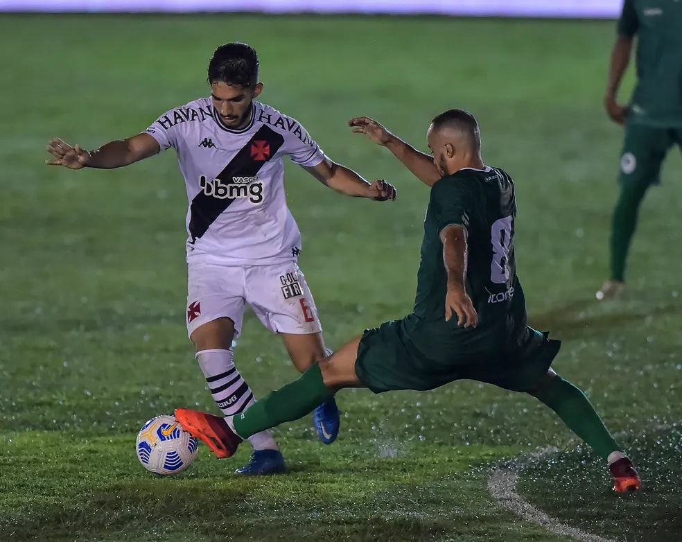 Sousa anuncia pacotão de reforços para o setor defensivo do time