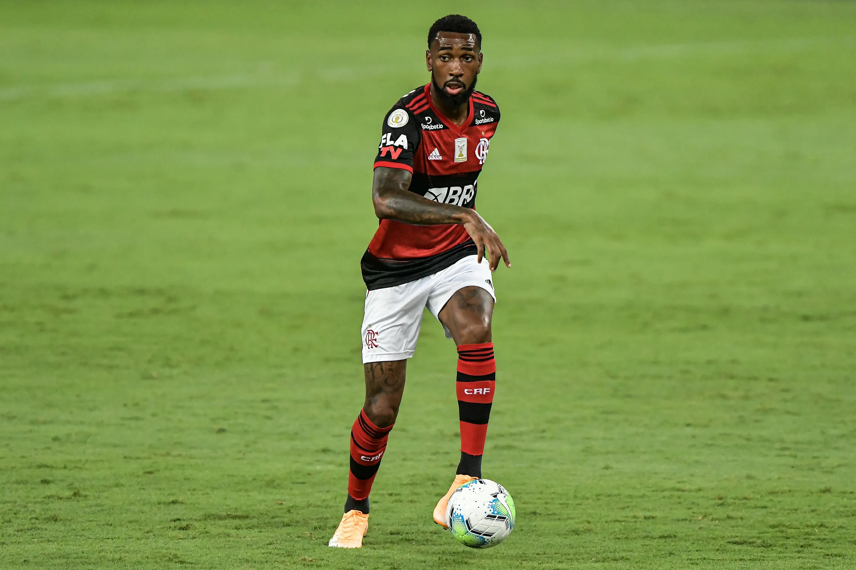 Marcos Braz se reúne com Olympique, e Flamengo não vê chance de retorno de Gerson