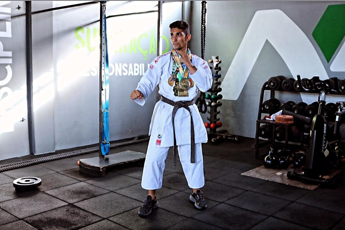 Atleta Jonathan Ferreira representará Patos no Campeonato Brasileiro de Karatê, em Trindade (GO)