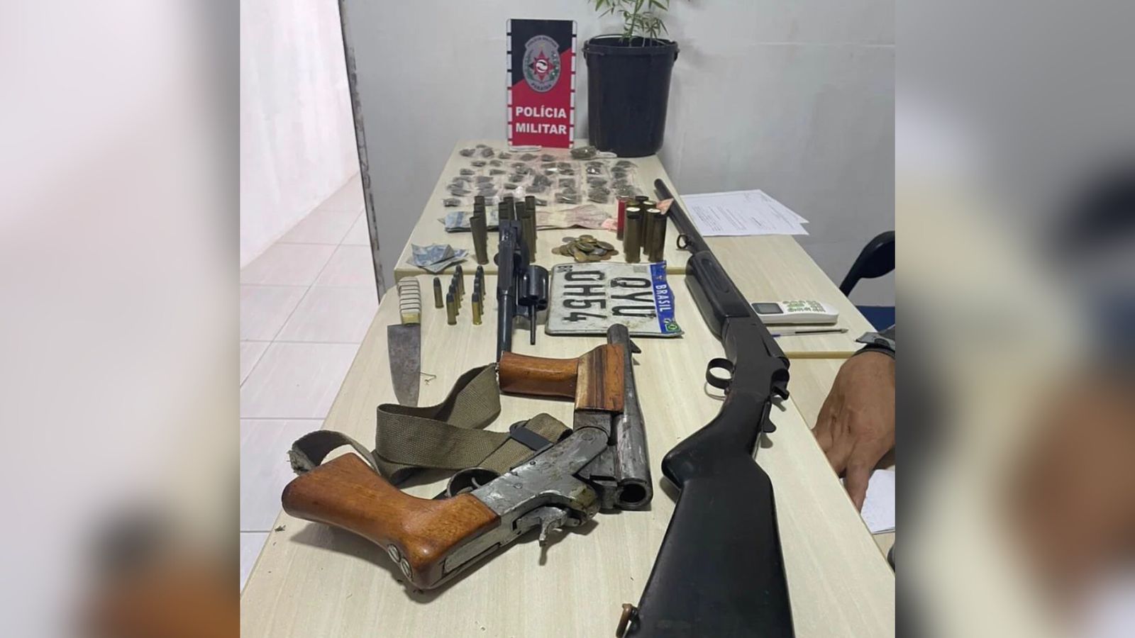 Polícia Militar dá cumprimento a Mandado de Prisão, apreende armas, drogas e recupera motocicleta roubada em Princesa Isabel-PB