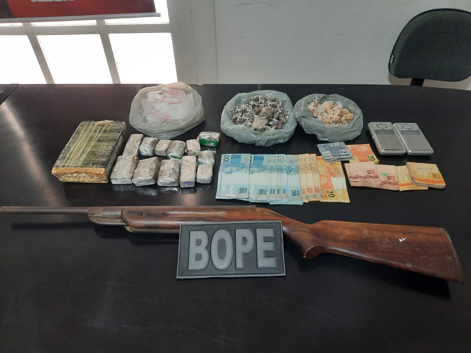 Polícia Militar prende dupla por tráfico de entorpecentes na cidade de Passagem-PB