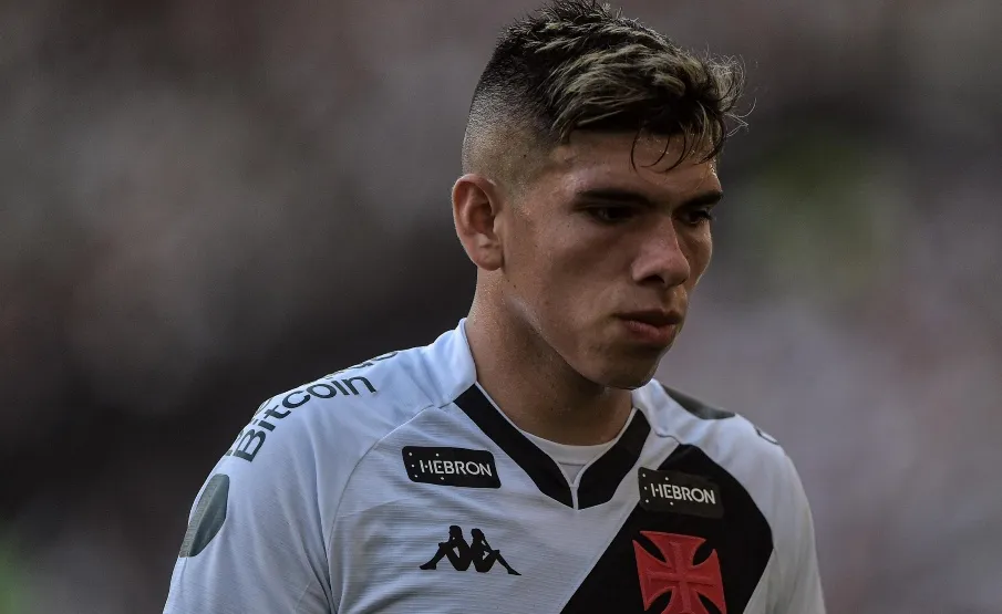 Jogador chileno do Vasco é detido por violência doméstica