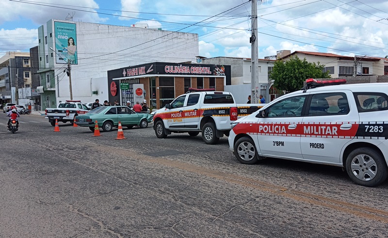 Adolescentes ficam gravemente feridas em acidente na manhã desta sexta-feira (25), no Centro de Patos