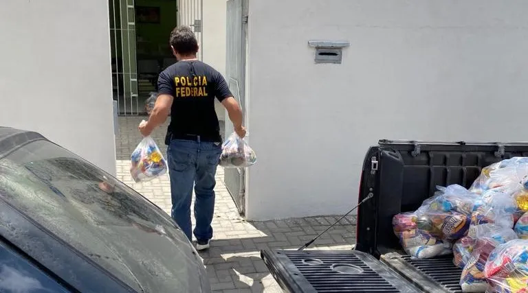 Polícia Federal doa cestas básicas apreendidas na véspera do 2º turno em Campina Grande