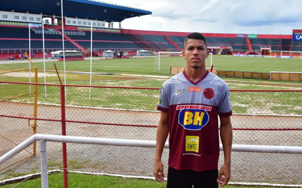 Botafogo-PB confirma atacante e chega a 28 jogadores em seu plantel