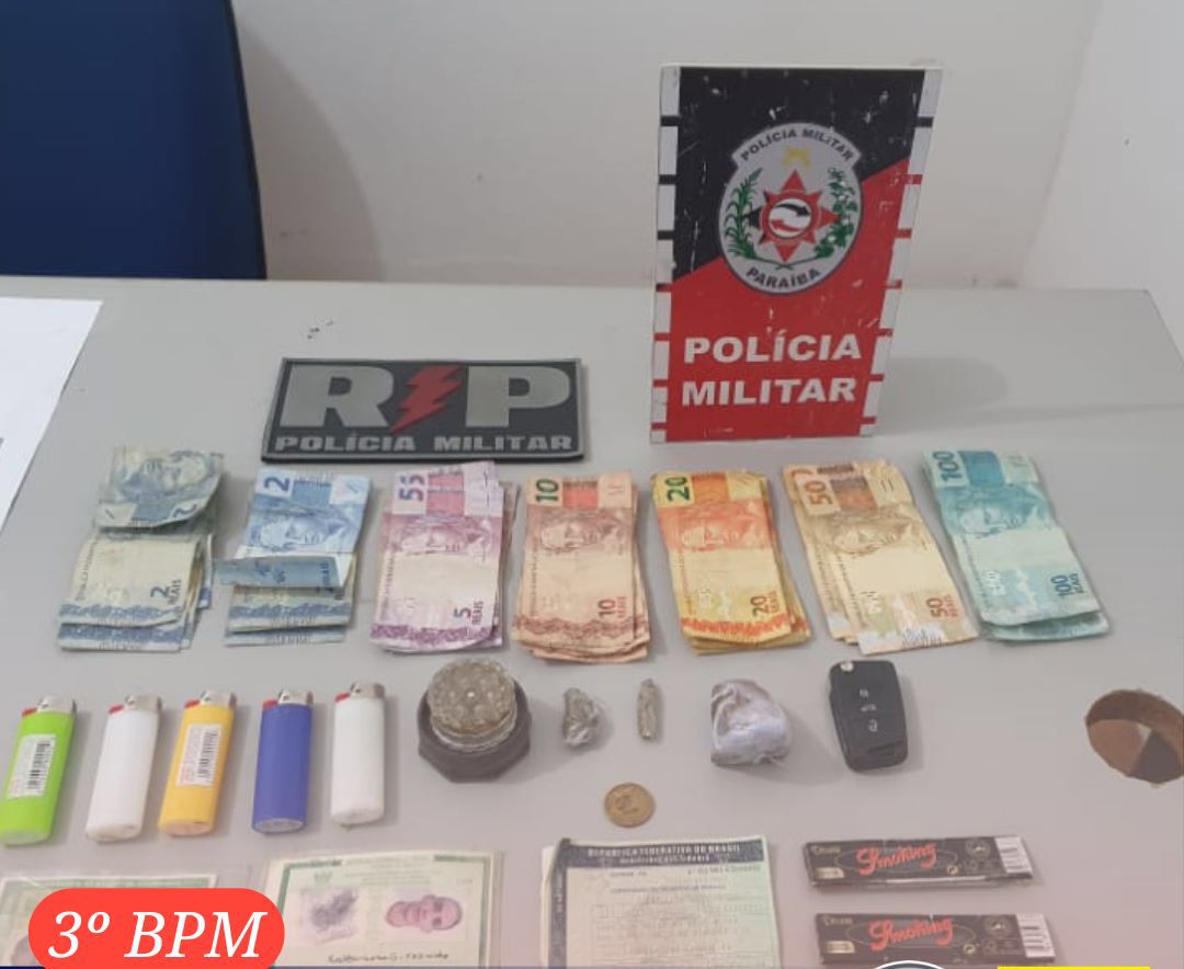 Polícia Militar apreende drogas em veículo e prende dois suspeitos em flagrante, em Patos