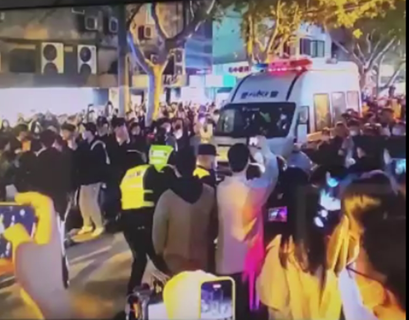 Caos no gigante comunista: Protestos contra lockdown na China pedem renúncia de Xi Jinping