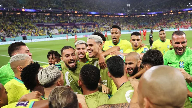 Sem Neymar, Brasil joga mal, mas vence Suíça com golaço de Casemiro e está classificado para as oitavas de final da Copa do Mundo