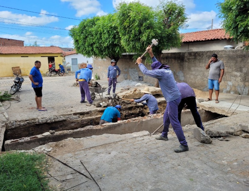Prefeitura de Catingueira conclui recuperação da cobertura do canal na travessa que liga o Conjunto Habitacional à rua João Leite