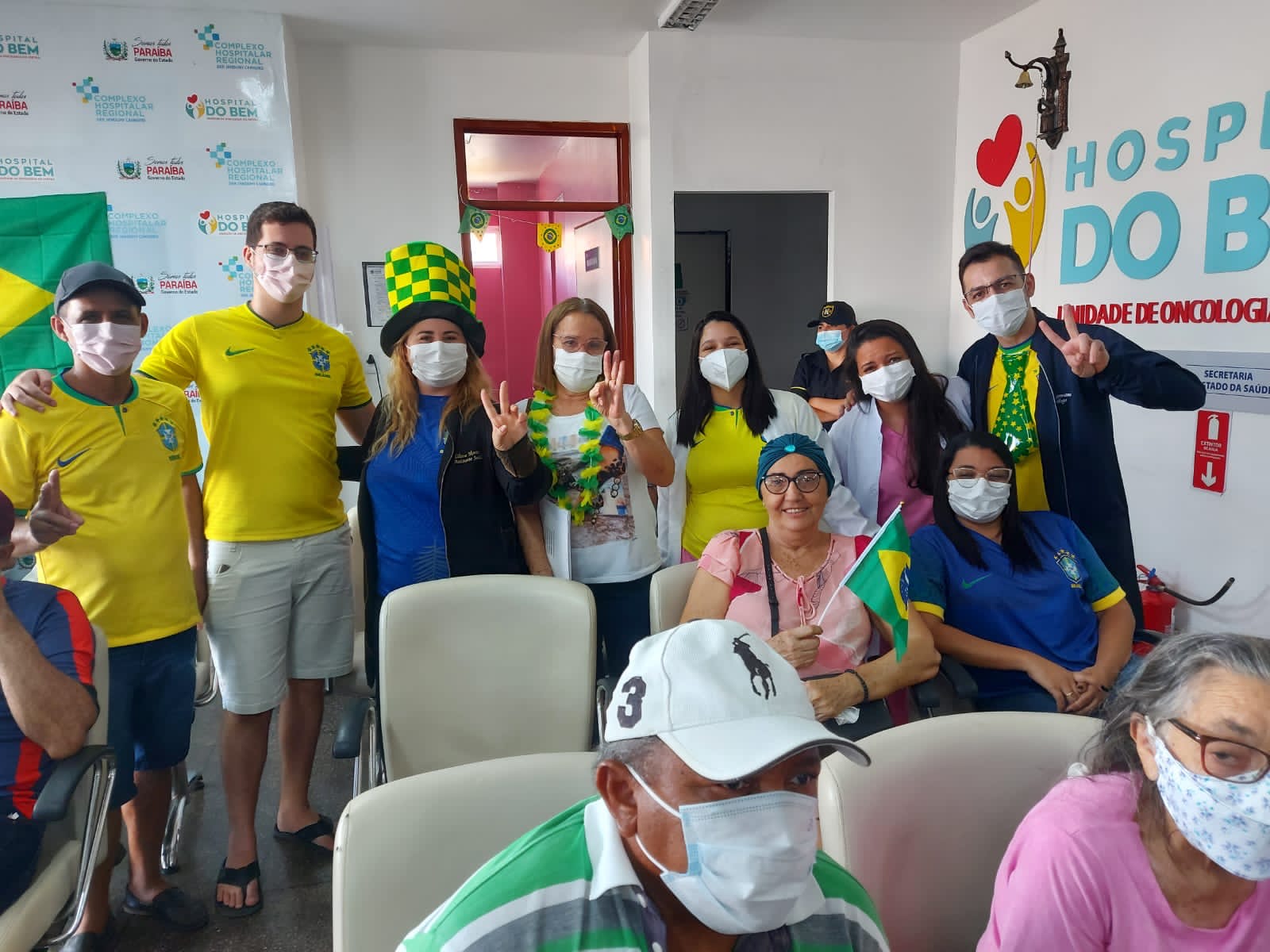 Pacientes do Hospital do Bem fazem tratamento enquanto assistem segundo jogo do Brasil na Copa