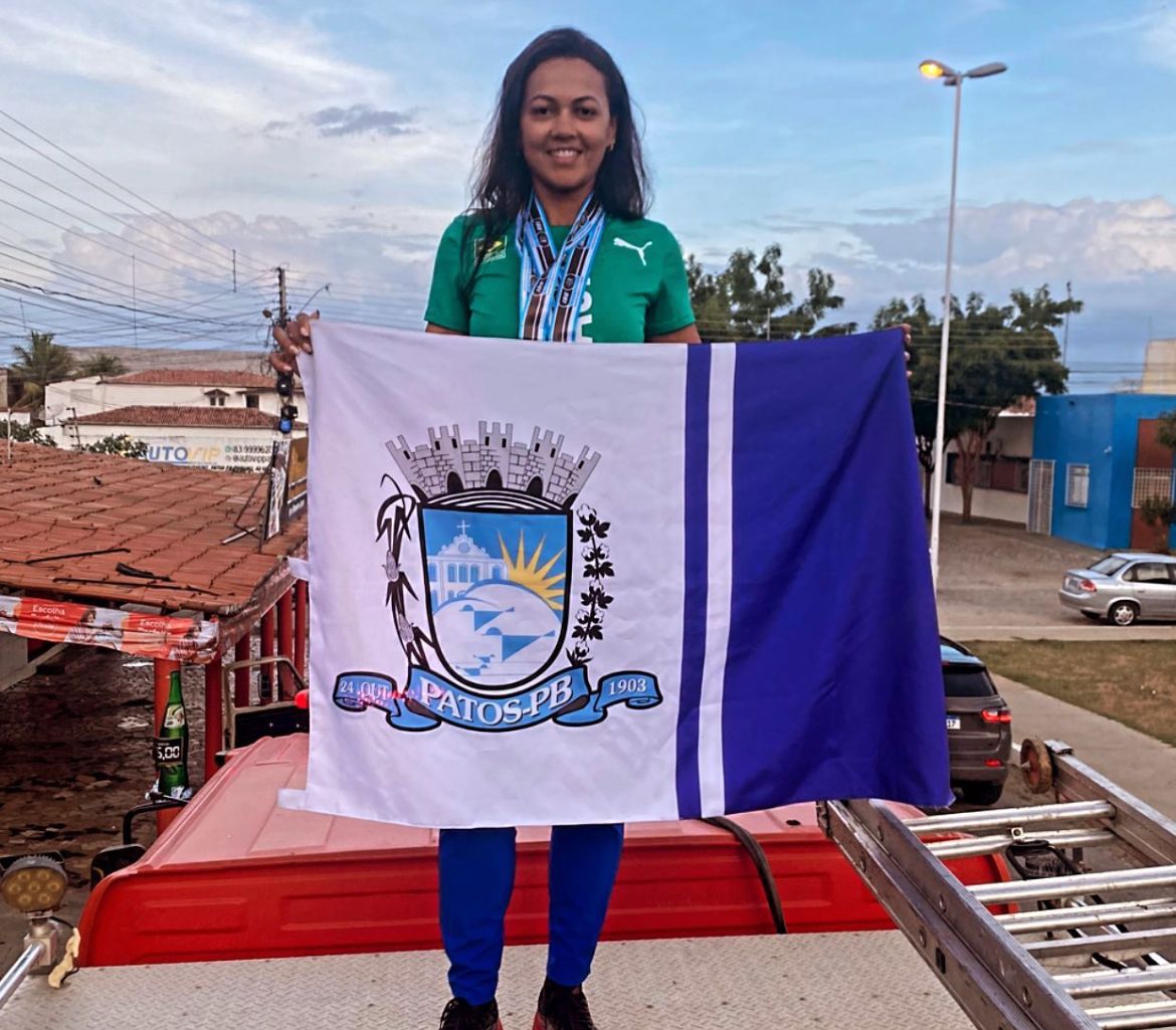 Nº 1 no Ranking Sul-Americano, Fagna Chagas é recebida com desfile em carro aberto pela Prefeitura