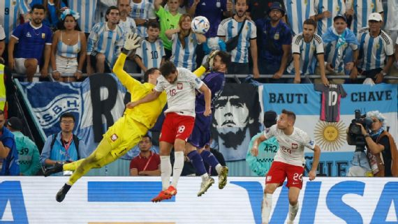Messi erra pênalti, mas Argentina vence, foge da França nas oitavas e mantém vivo sonho do craque na Copa; Polônia avança no saldo