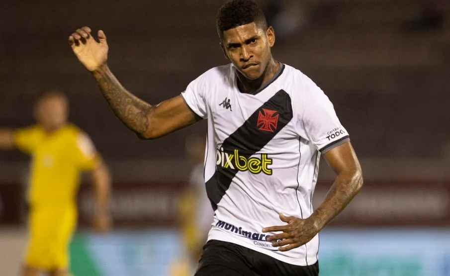 Vasco anuncia dispensa de cinco jogadores, incluindo Raniel, Boza e Fábio Gomes