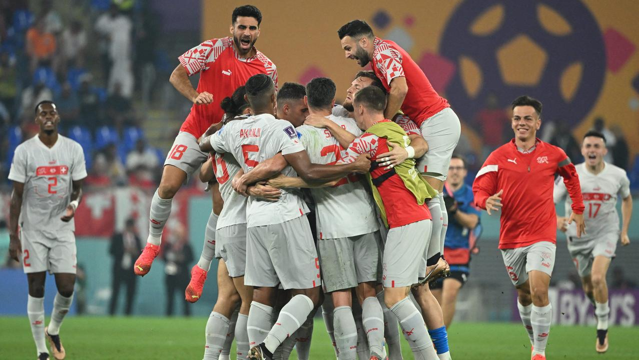 Suíça vence a Sérvia em jogaço cheio de gols e tensão, e avança às oitavas da Copa para enfrentar Portugal