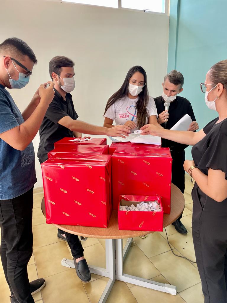 Secretaria de Saúde e ACIAP realizam sorteio de brindes doados por empresas parceiras do Outubro Rosa