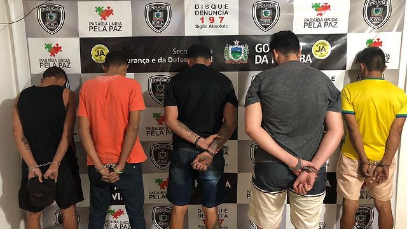 Delegacia de Homicídios e Entorpecente (DHE) prende cinco pessoas na noite deste sábado (03) na cidade de Patos