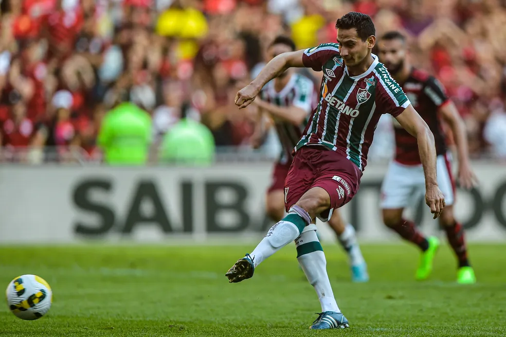 Fluminense renova com Paulo Henrique Ganso até 2025
