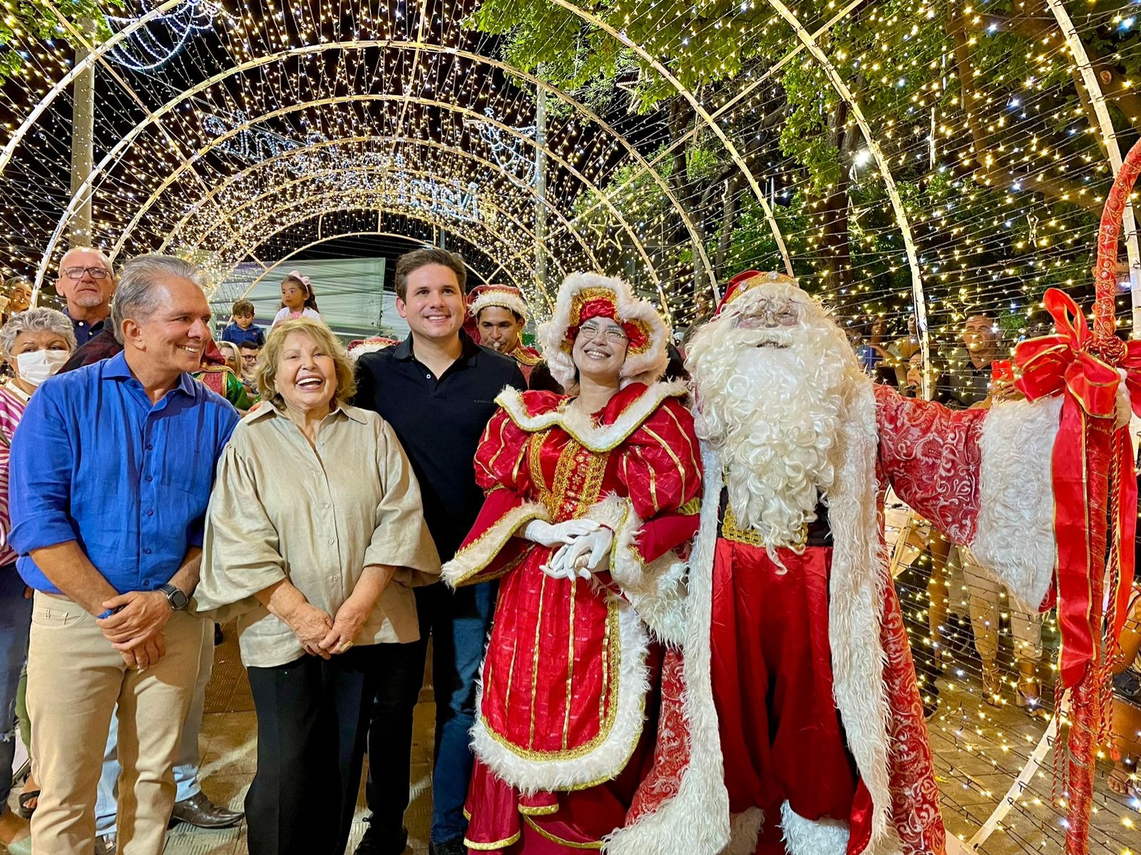 Deputado Hugo Motta comparece e comenta sobre acendimento da decoração no Natal da Gente em Patos. Ouça
