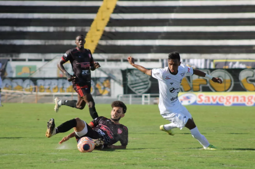 Treze contrata atacante Felipinho e fica perto de fechar o elenco