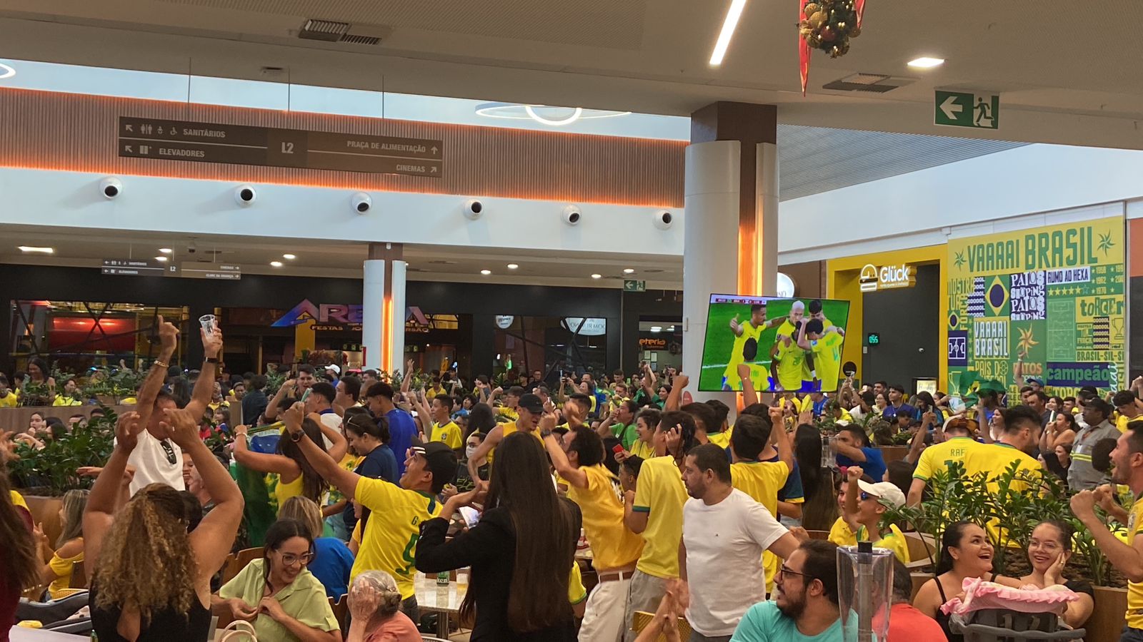 Patoenses comemoram classificação do Brasil para as quartas de final da Copa do Mundo. Veja Vídeo