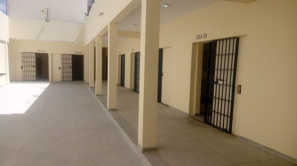 Conselho Municipal dos Direitos da Mulher e MP visitam presídio feminino de Patos e constatam que não existe iluminação nas celas. Ouça