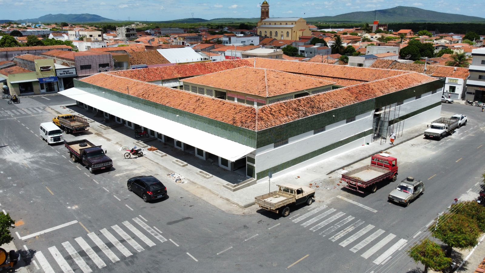 Obras de revitalização do mercado público de São Mamede segue em ritmo acelerado