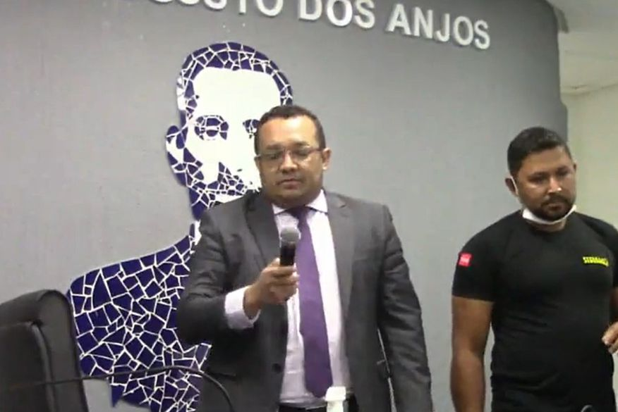Discussão entre vereadores termina em pancadaria na Câmara de Sapé. VÍDEO
