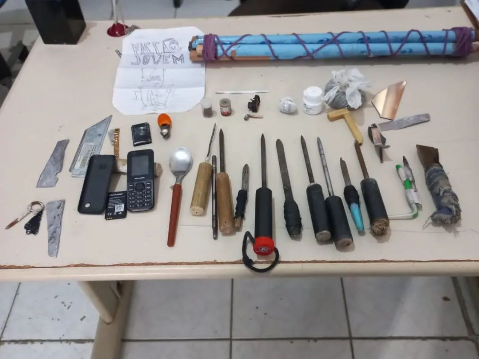 Em operação de segurança, agentes apreendem material de uso ilícito na cadeia de Itaporanga. VÍDEO