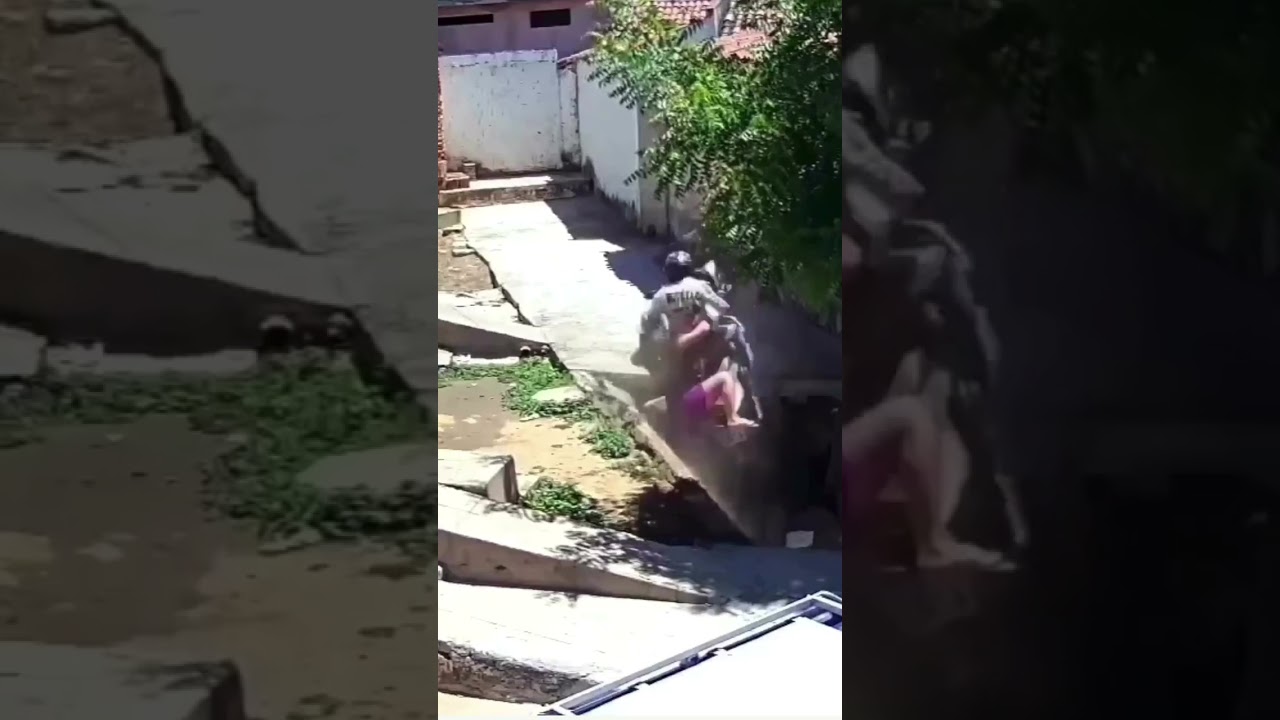 Em Pombal: Buraco se abre em calçada e 'engole' motociclista e passageira. Veja vídeo