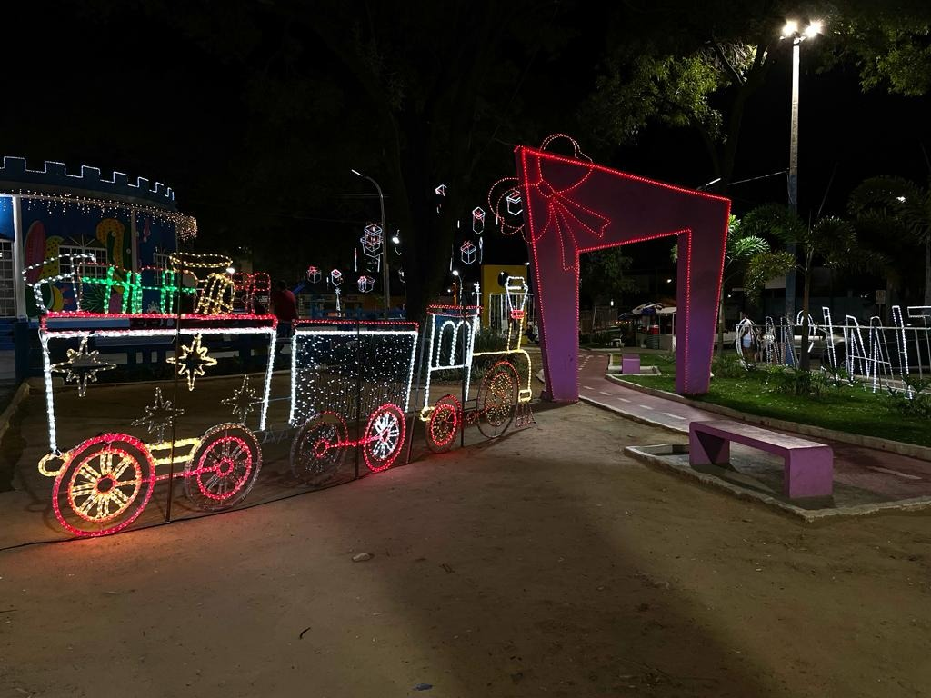 Natal da Gente em Patos terá Feira do Artesanato e Flores de Holambra, na Praça Getúlio Vargas, a partir de terça (13)