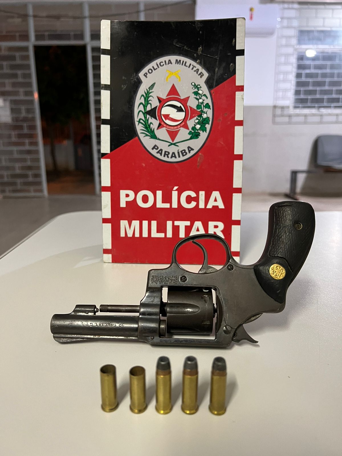 Polícia Militar prende homem por porte ilegal de arma de fogo em Teixeira-PB