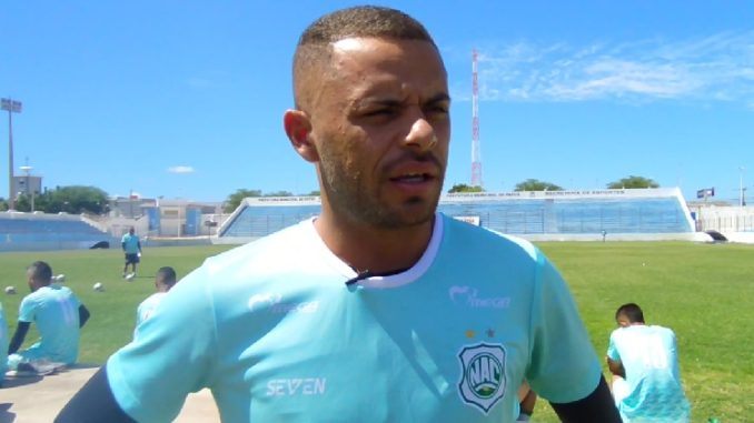 Esquerdinha diz que força da torcida influenciou em acerto com o Nacional