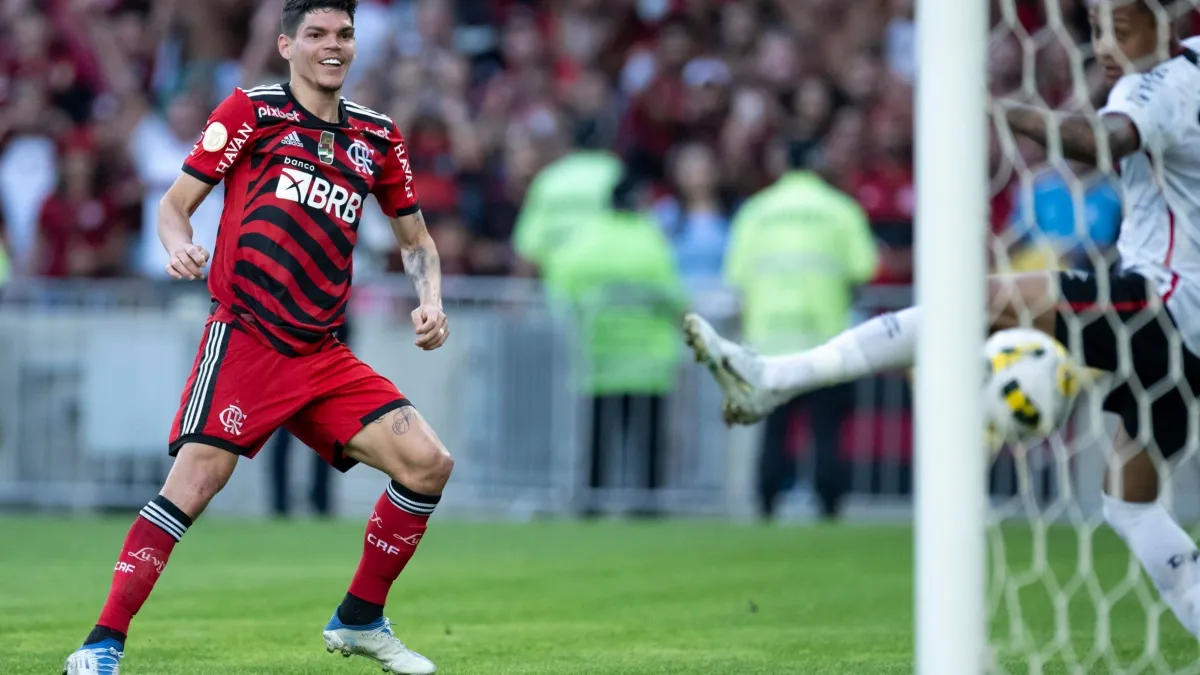 Flamengo chega a acordo com Spartak Moscou e vai comprar Ayrton Lucas em definitivo