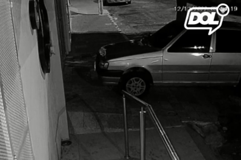 Ladrão é flagrado furtando objetos de carro em Itaporanga. VÍDEO