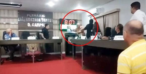 Eleição da Mesa Diretora da Câmara Municipal de Tabira-PE termina em confusão generalizada entre parlamentares. Veja vídeo