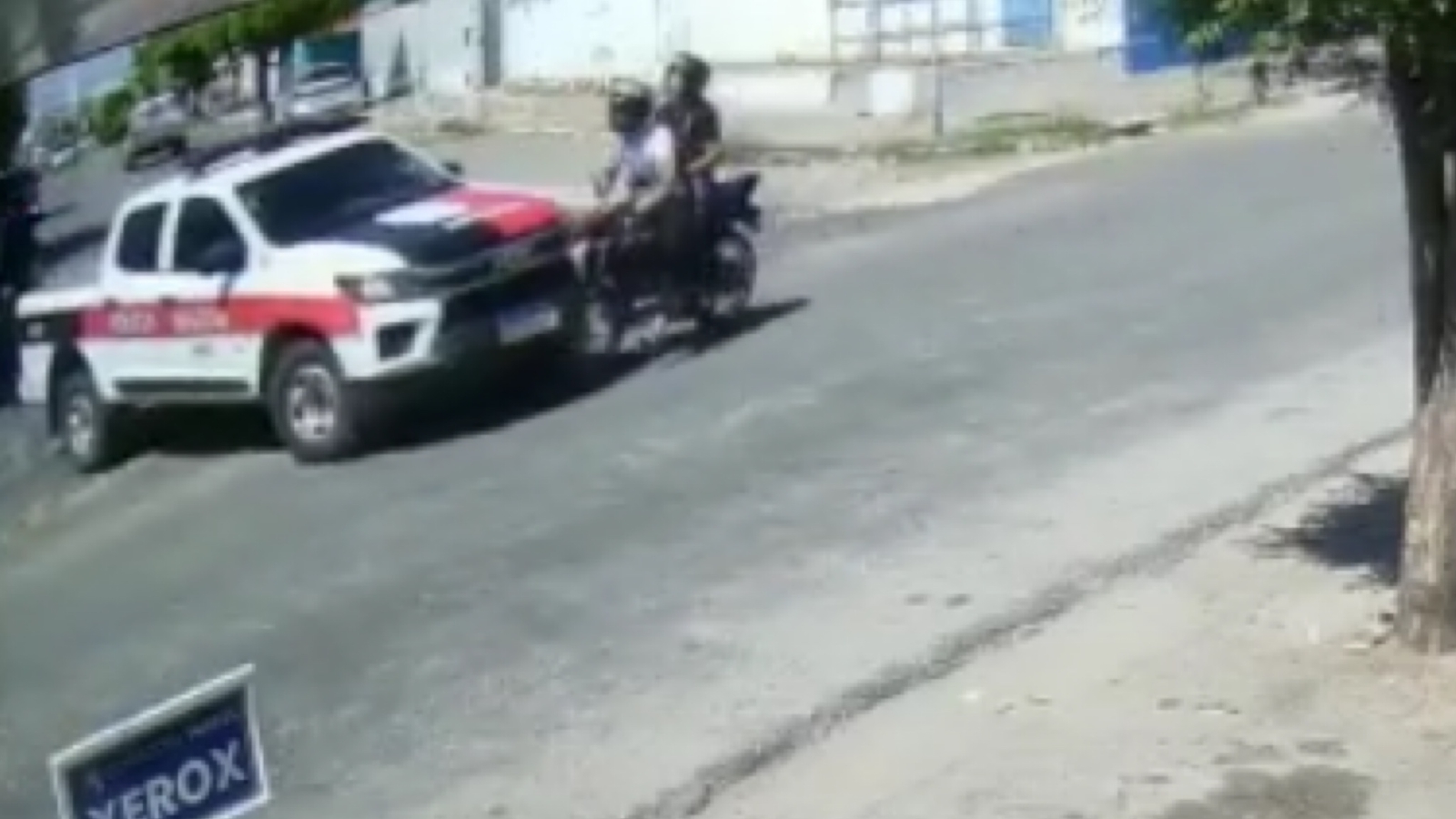 Acidente envolvendo viatura da Polícia Militar e motocicleta é registrado nesta quarta (14), em Patos; Veja Vídeo