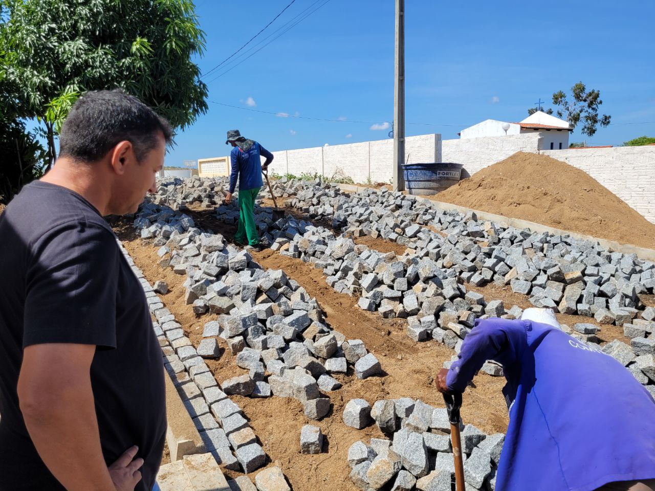 Pavimentação de ruas no Loteamento Planalto Bela Vista, em Catingueira, segue em ritmo acelerado