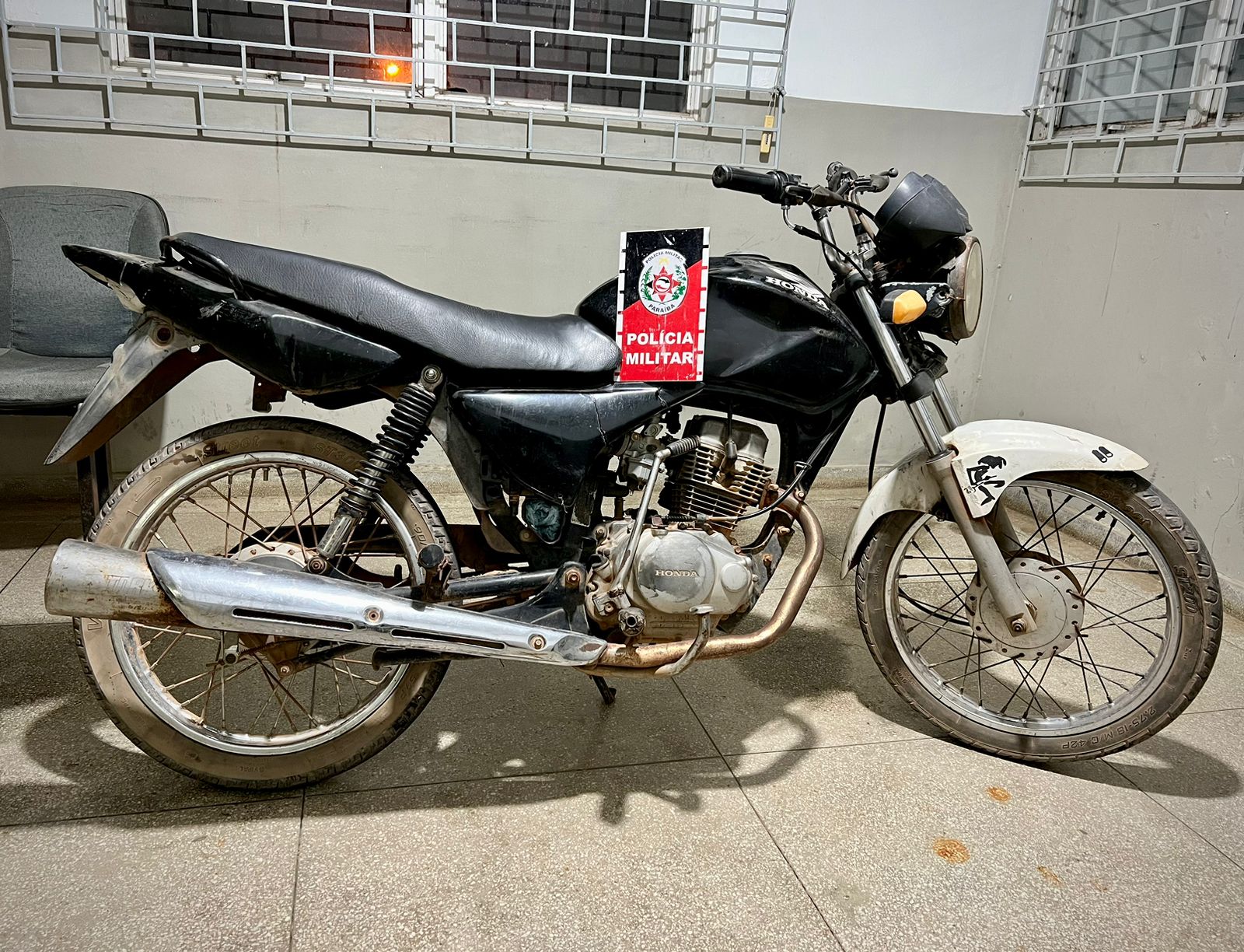 Polícia Militar recupera em Matureia-PB, mais uma motocicleta roubada