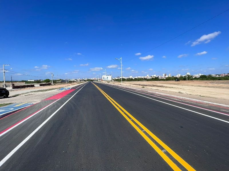 Prefeito acompanha serviço de implantação da sinalização na Alça Sudeste e Rua Manoel Mota