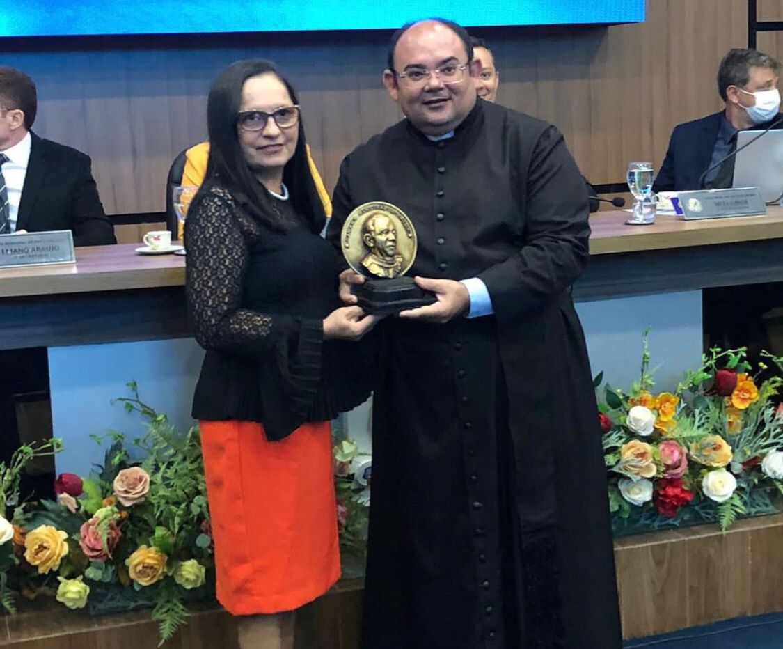 Padre Joácio Nóbrega é agraciado pela Câmara Municipal de Patos com a comenda Dom Expedito Eduardo de Oliveira. Ouça