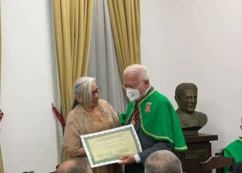 Médica patoense Dra.Valdecira Lilioso é agraciada com medalha pela Academia Pernambucana de Medicina