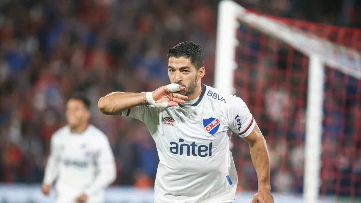 Suárez é oferecido a clubes brasileiros, e Grêmio volta a negociar com o jogador