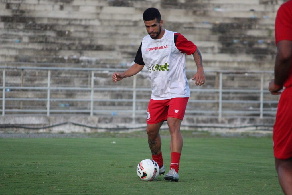 Sousa anuncia a contratação do meia Claudio, ex-Campinense