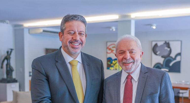 Em encontro, Lula e Arthur Lira negociam PEC e ministérios