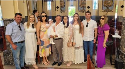 Batizado da pequena Ana Lúcia, filha da jornalista Ana Paula e do gerente financeiro do BB, Emanuel, é realizado na Catedral de Patos