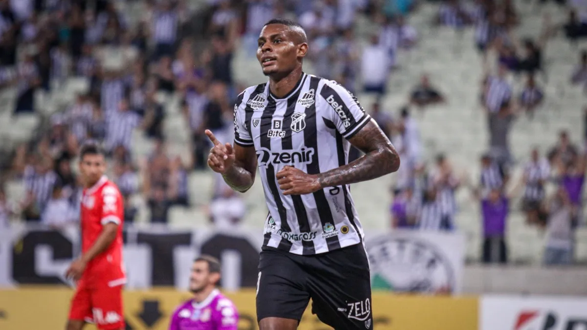 São Paulo negocia a contratação do atacante Cléber, do Ceará