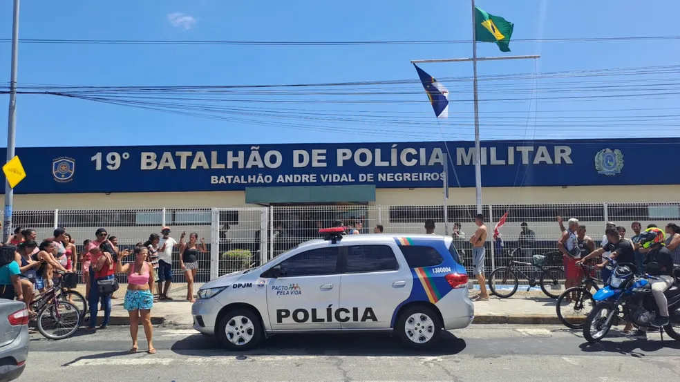 Tragédia: PM mata esposa grávida, invade batalhão no Recife, atira em colegas de farda e se mata