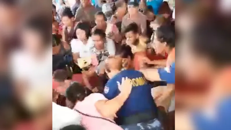 Na Paraíba: distribuição de cestas de Natal termina em tumulto e confusão; veja vídeo