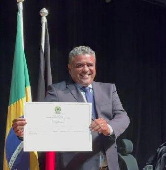 Filho de Pinto do Acordeon, Cicinho Lima, é diplomado como suplente a deputado estadual; veja